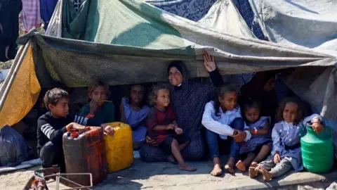Devastating Crisis in northern Gaza as Military Tanks Advance